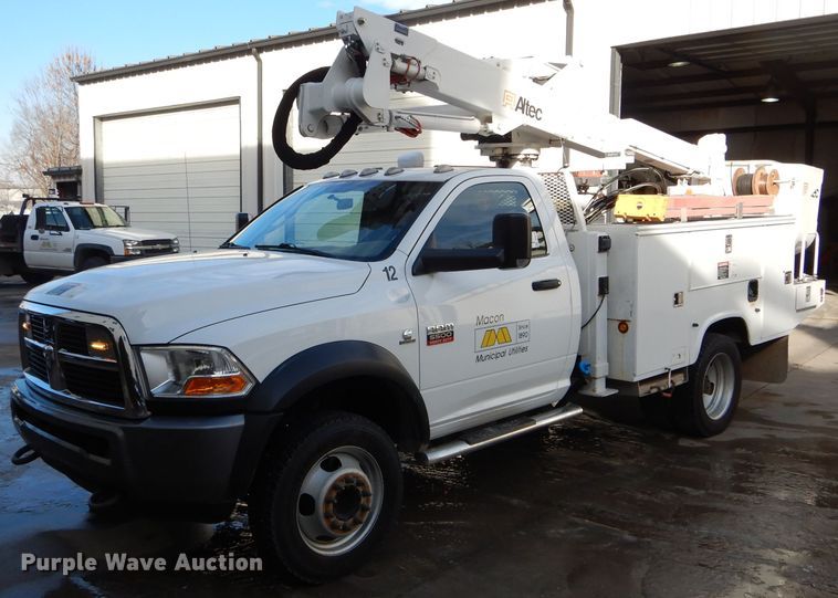 image for item DH6975 2011 Dodge Ram 5500HD bucket truck