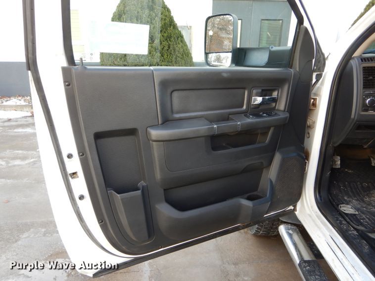 image for item DH6975 2011 Dodge Ram 5500HD bucket truck