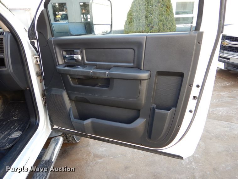 image for item DH6975 2011 Dodge Ram 5500HD bucket truck