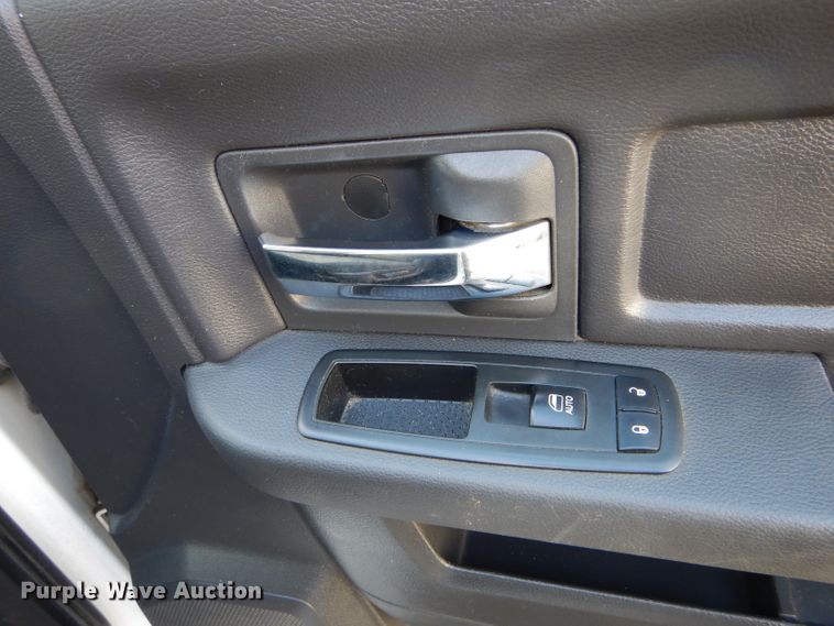 image for item DH6975 2011 Dodge Ram 5500HD bucket truck