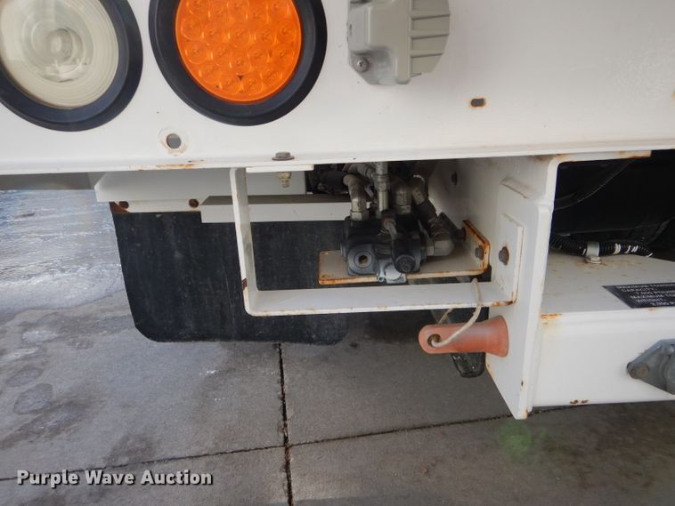 image for item DH6975 2011 Dodge Ram 5500HD bucket truck