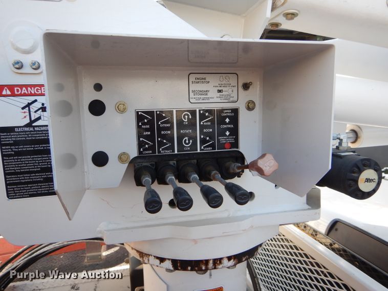 image for item DH6975 2011 Dodge Ram 5500HD bucket truck