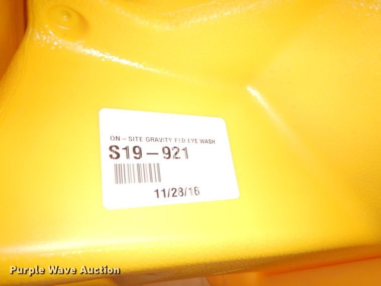 image for item DI9169 Bradley eye wash station