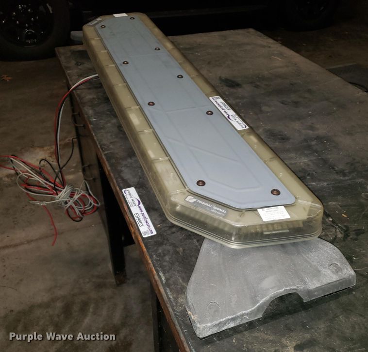 image for item ER9807 Federal Signal light bar
