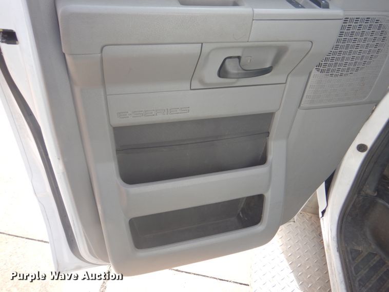 image for item FF9170 2012 Ford E350 Super Duty shuttle bus