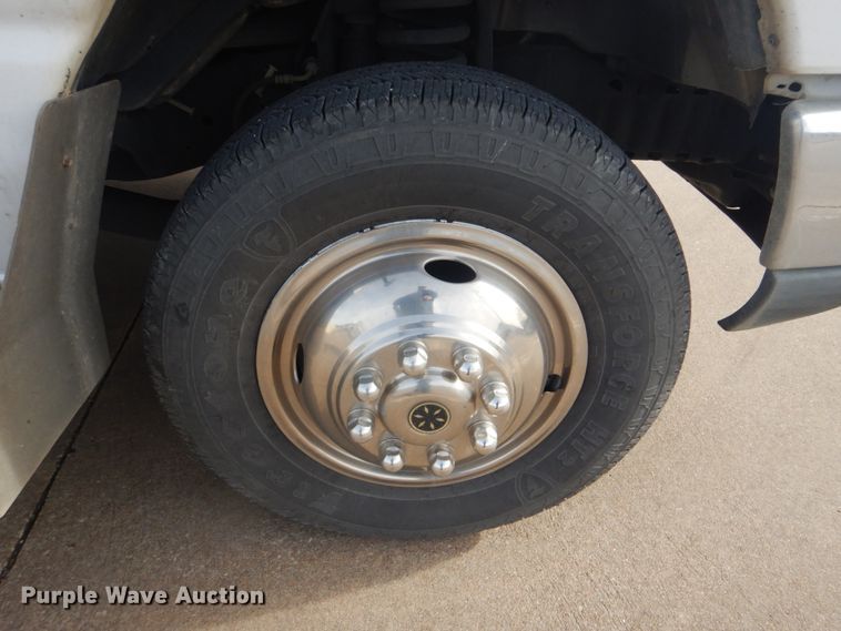 image for item FF9170 2012 Ford E350 Super Duty shuttle bus