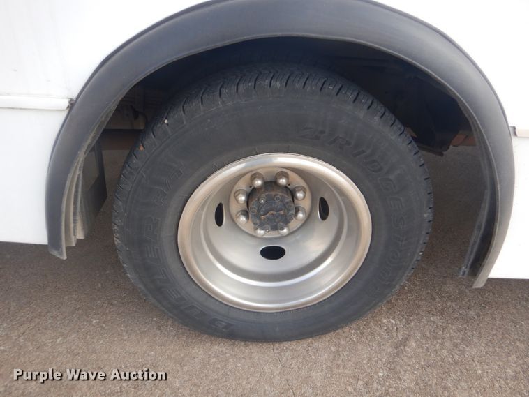 image for item FF9170 2012 Ford E350 Super Duty shuttle bus