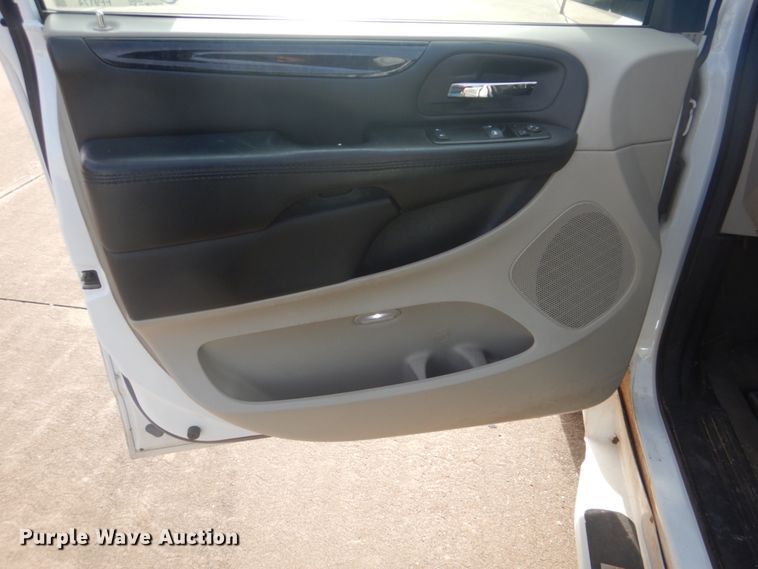 image for item FF9174 2015 Dodge Grand Caravan handicap accessible van