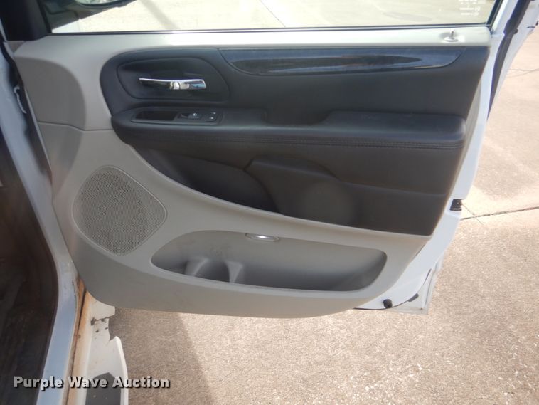 image for item FF9174 2015 Dodge Grand Caravan handicap accessible van
