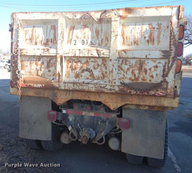 image for item FF9193 2001 International 2554 dump truck