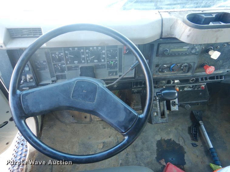 image for item FF9193 2001 International 2554 dump truck