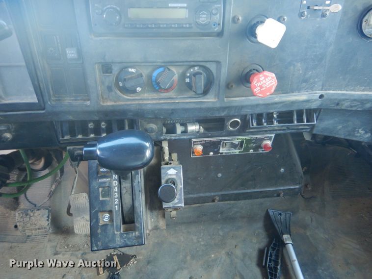 image for item FF9193 2001 International 2554 dump truck