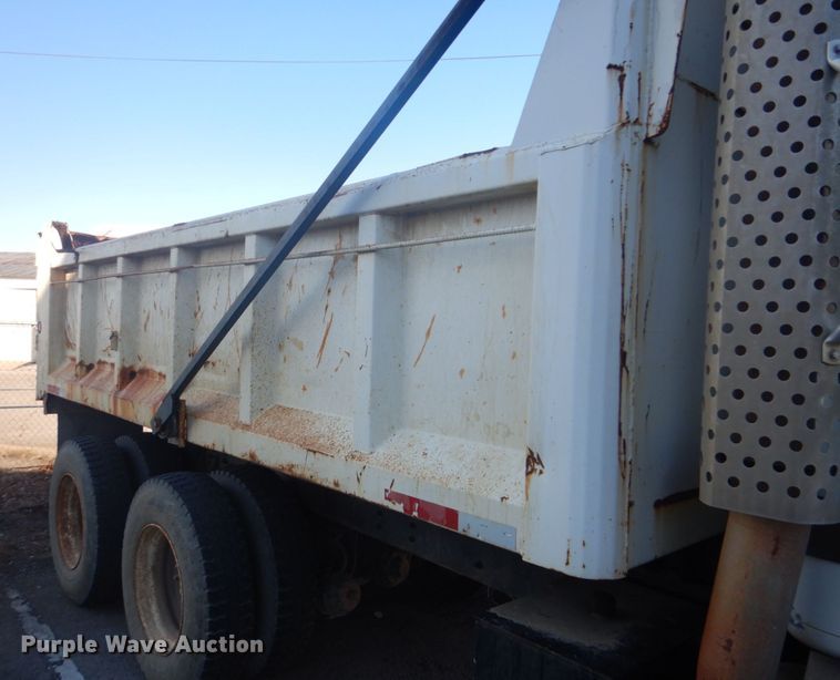 image for item FF9193 2001 International 2554 dump truck
