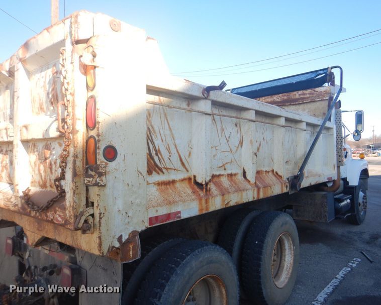 image for item FF9193 2001 International 2554 dump truck