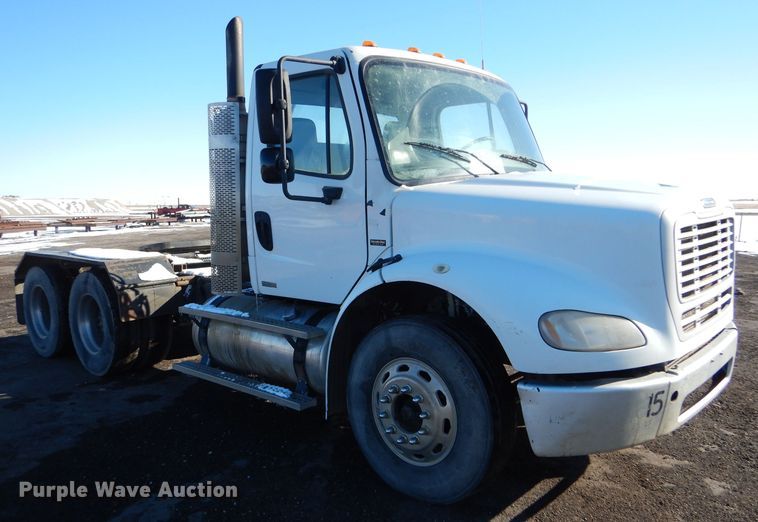 image for item FG9933 2009 Freightliner Business Class M2 semi truck