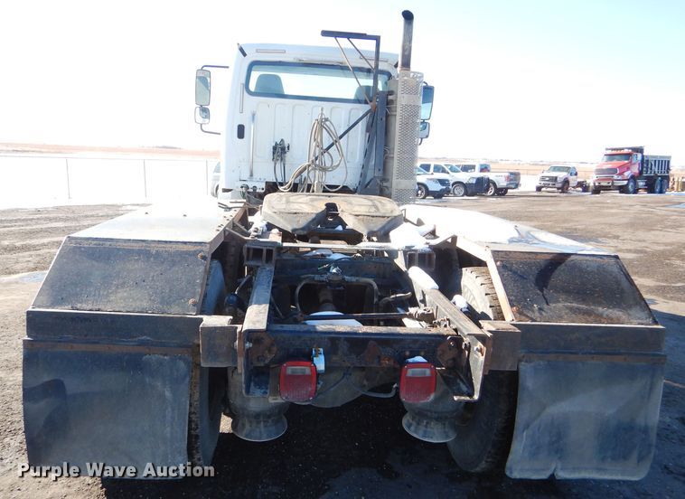 image for item FG9933 2009 Freightliner Business Class M2 semi truck