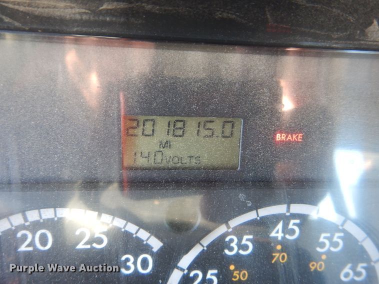 image for item FG9933 2009 Freightliner Business Class M2 semi truck