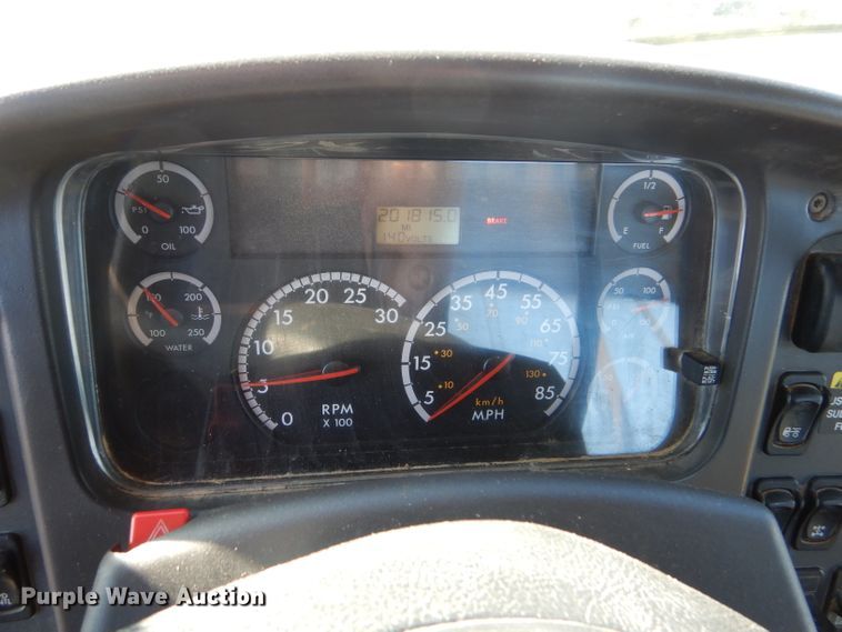 image for item FG9933 2009 Freightliner Business Class M2 semi truck