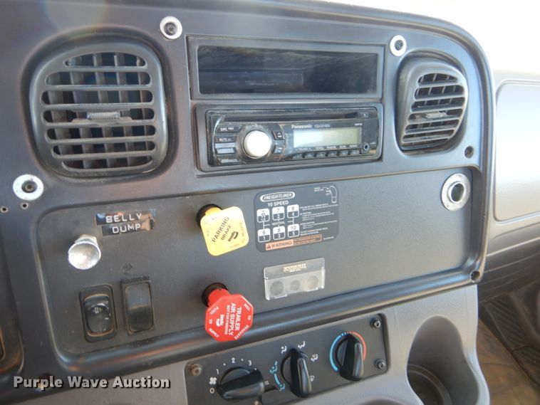 image for item FG9933 2009 Freightliner Business Class M2 semi truck