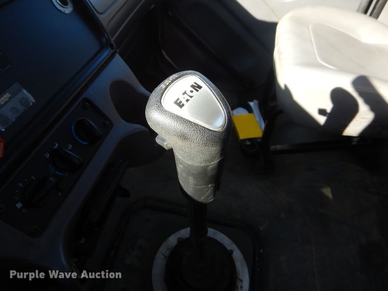 image for item FG9933 2009 Freightliner Business Class M2 semi truck