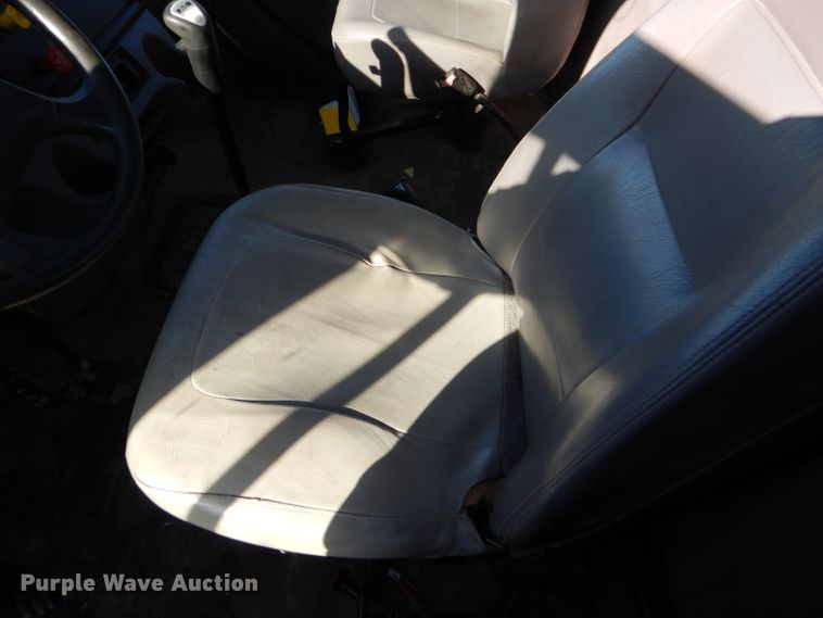 image for item FG9933 2009 Freightliner Business Class M2 semi truck