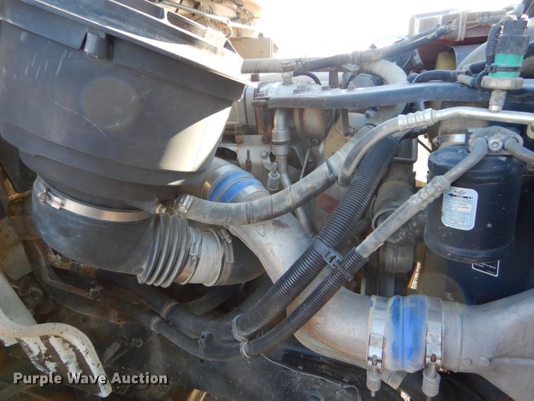 image for item FG9933 2009 Freightliner Business Class M2 semi truck