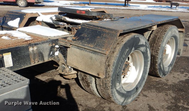 image for item FG9933 2009 Freightliner Business Class M2 semi truck