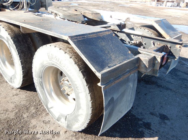 image for item FG9933 2009 Freightliner Business Class M2 semi truck