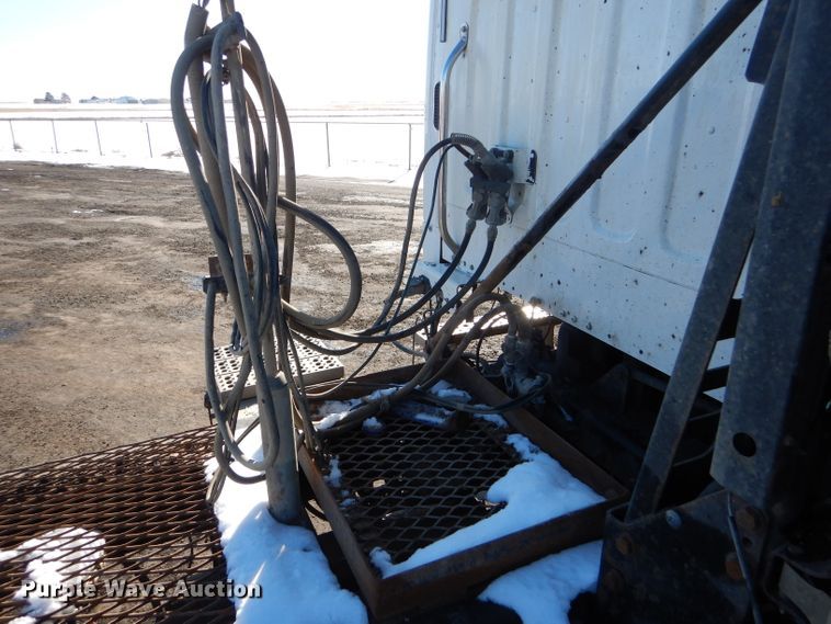 image for item FG9933 2009 Freightliner Business Class M2 semi truck