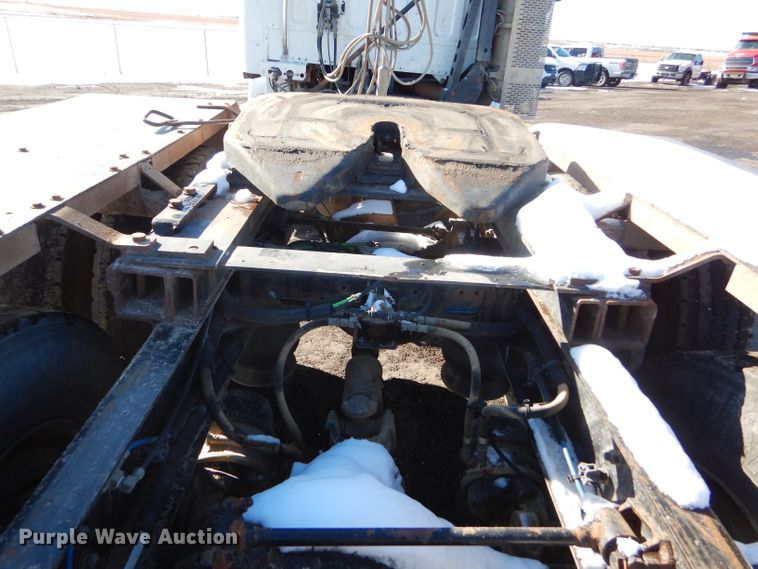 image for item FG9933 2009 Freightliner Business Class M2 semi truck