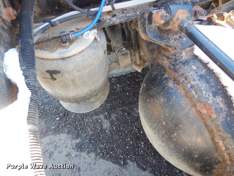 image for item FG9933 2009 Freightliner Business Class M2 semi truck