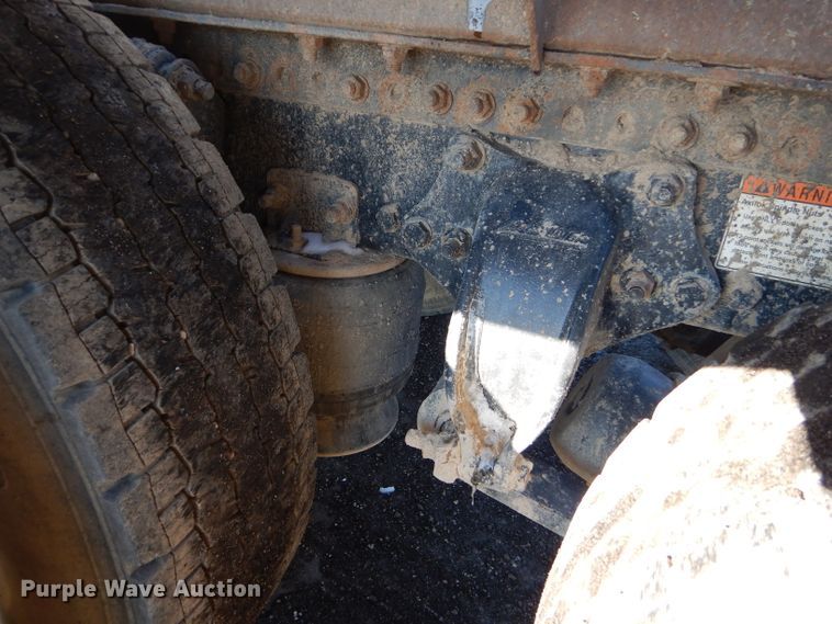 image for item FG9933 2009 Freightliner Business Class M2 semi truck