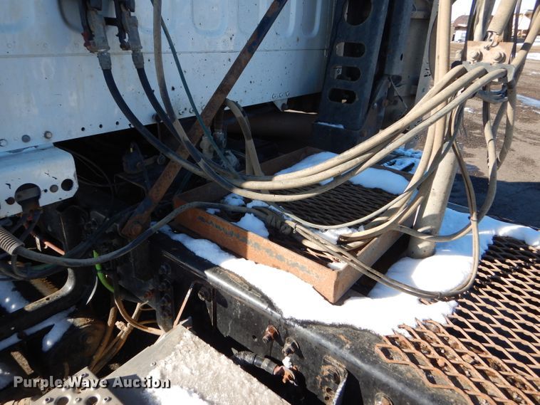 image for item FG9933 2009 Freightliner Business Class M2 semi truck