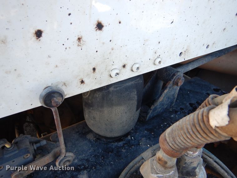 image for item FG9933 2009 Freightliner Business Class M2 semi truck