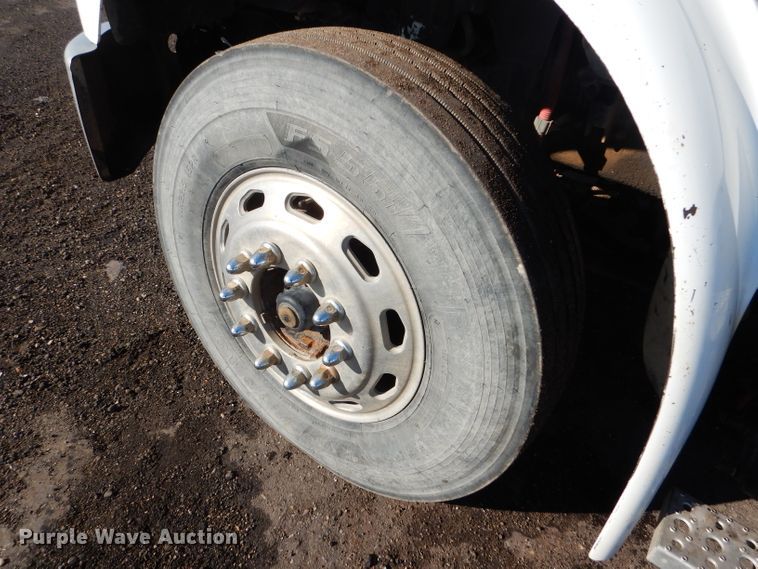 image for item FG9933 2009 Freightliner Business Class M2 semi truck