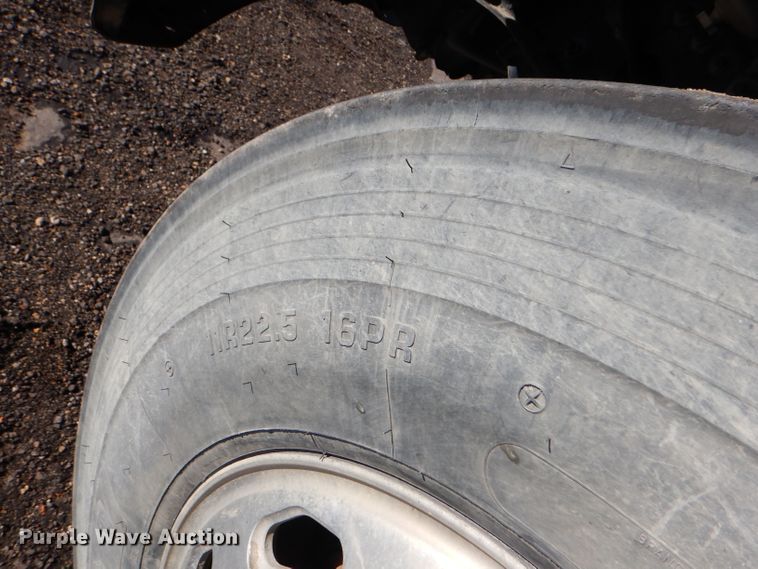 image for item FG9933 2009 Freightliner Business Class M2 semi truck