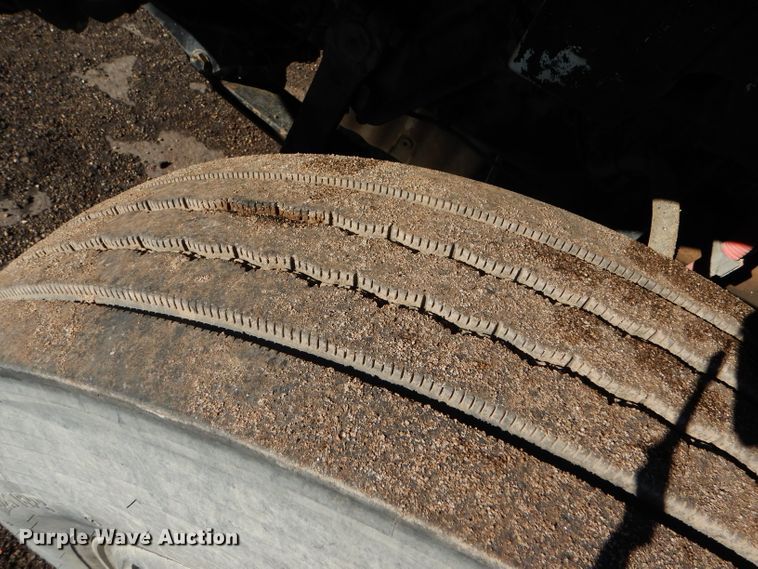 image for item FG9933 2009 Freightliner Business Class M2 semi truck