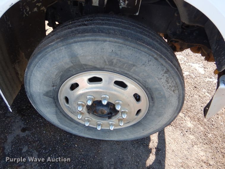 image for item FG9933 2009 Freightliner Business Class M2 semi truck