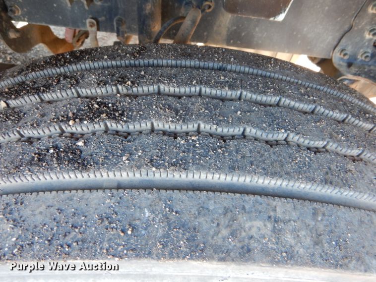 image for item FG9933 2009 Freightliner Business Class M2 semi truck