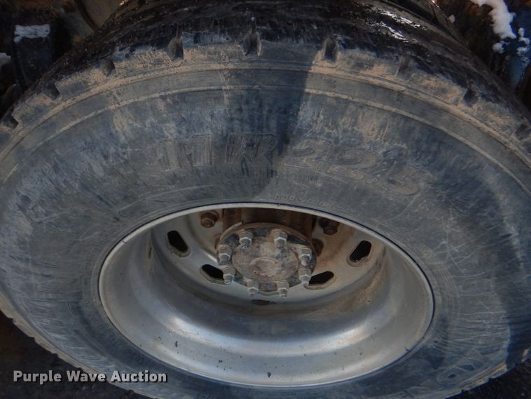 image for item FG9933 2009 Freightliner Business Class M2 semi truck