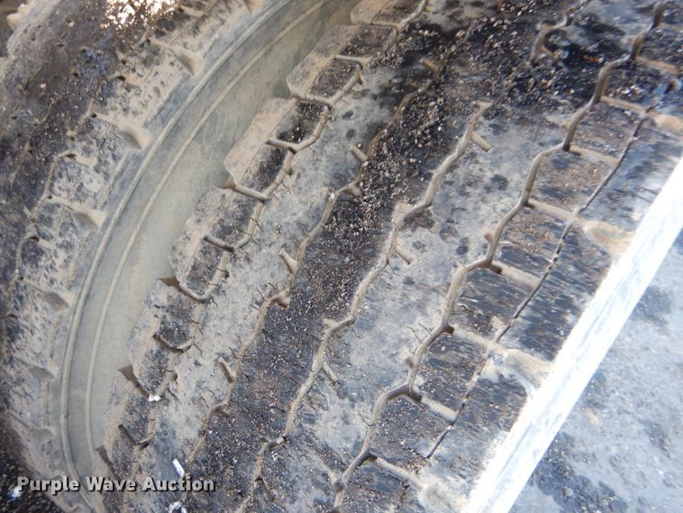 image for item FG9933 2009 Freightliner Business Class M2 semi truck