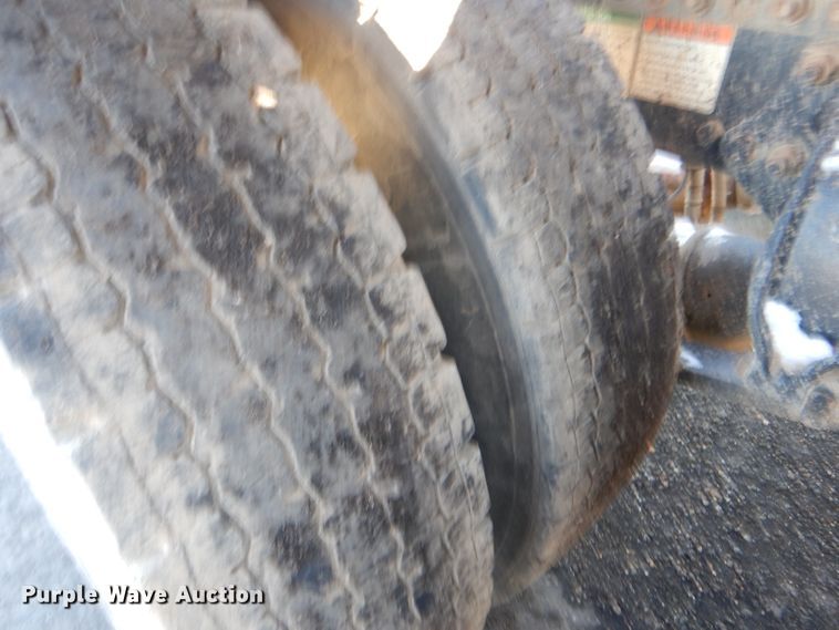 image for item FG9933 2009 Freightliner Business Class M2 semi truck