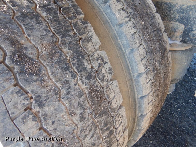 image for item FG9933 2009 Freightliner Business Class M2 semi truck