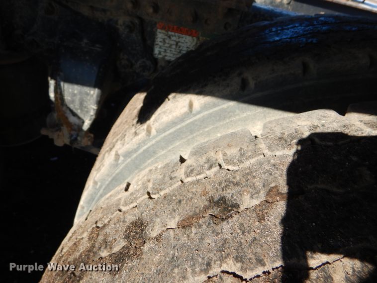 image for item FG9933 2009 Freightliner Business Class M2 semi truck