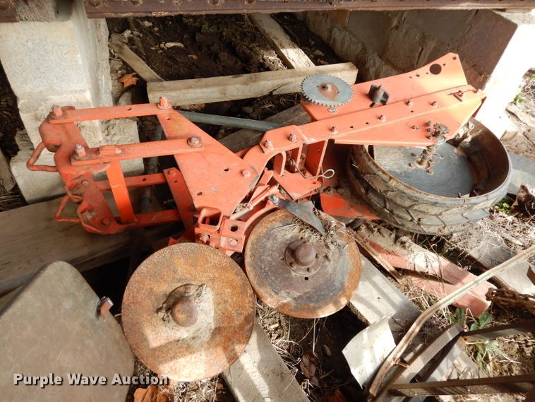 image for item FY9258 Allis Chalmers planter