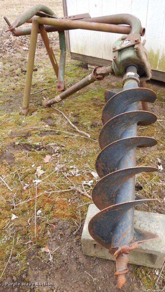 John Deere post hole auger in Clinton, KS Item FY9260 sold Purple Wave