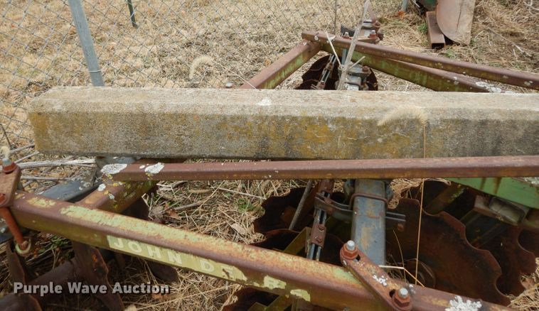 image for item FY9276 John Deere 100 disk