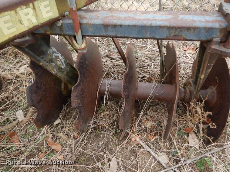 image for item FY9276 John Deere 100 disk