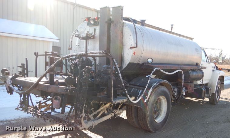 image for item GB9578 1992 Ford B700 oil distributor truck