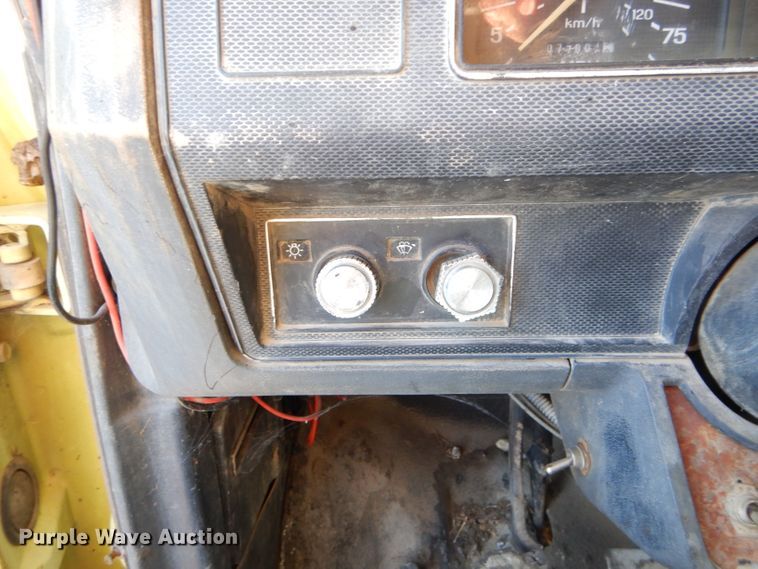 image for item GB9578 1992 Ford B700 oil distributor truck